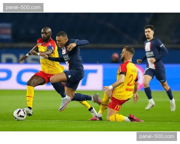 法甲战报：摩纳哥3-1逆转朗斯，稳固联赛第三位置