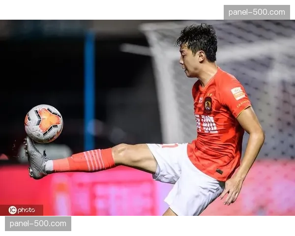 【2026年4月中超联赛·赛中·聚焦关键时刻:韦世豪直接任意球破门,帮助武汉三镇取得领先 【2026年4月中超联赛·赛中·聚焦关键时刻:韦世豪直接任意球破门,帮助武汉三镇取得领先